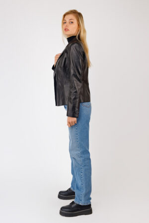 Куртка женская из натуральной кожи черная, модель Dz-053