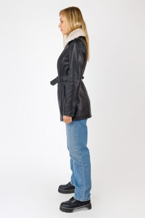 Куртка женская из натуральной кожи черная, модель A002