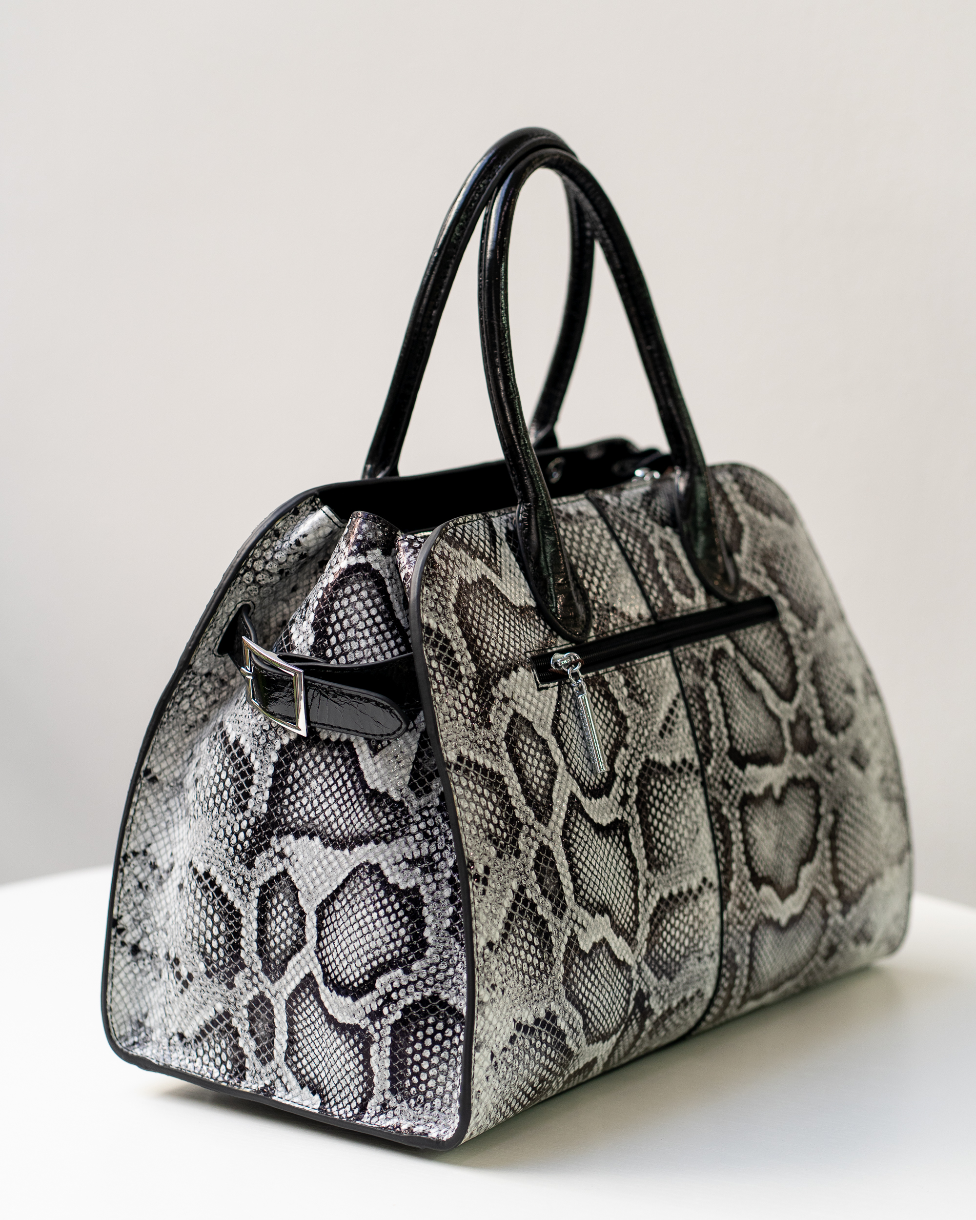 Сумка жіноча з кожа/лак/принт/рептилия чорний/біла, модель Y 1999 Сумка жіноча з кожа/лак/принт/рептилия чорний/біла, модель Y 1999