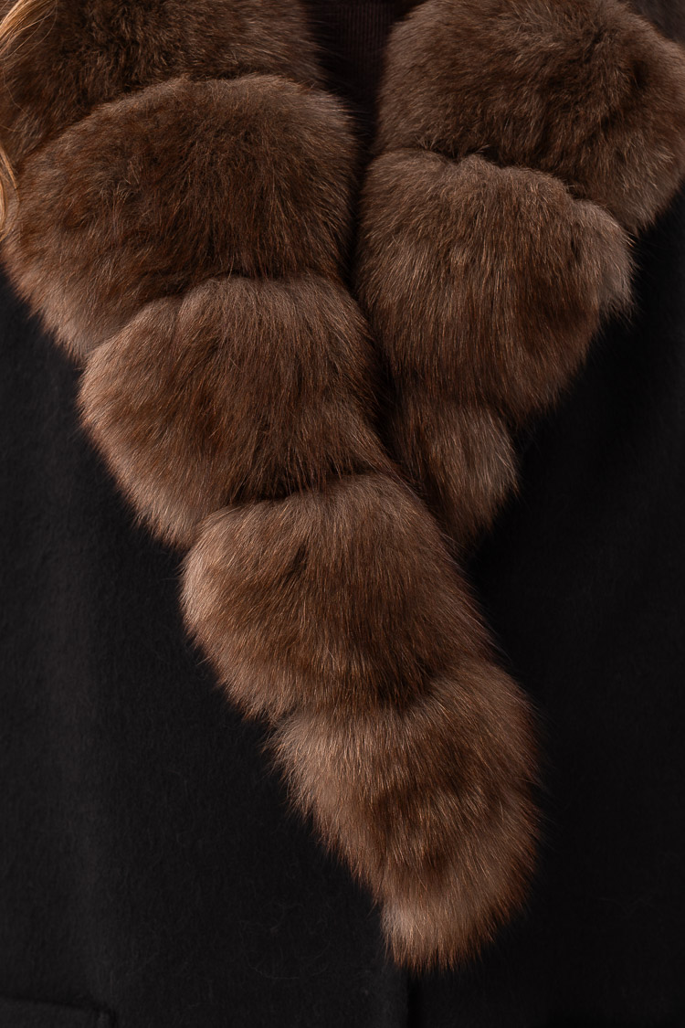 Пальто женское из шерсть черное, модель 25010/120 Пальто женское из шерсть черное, модель 25010/120