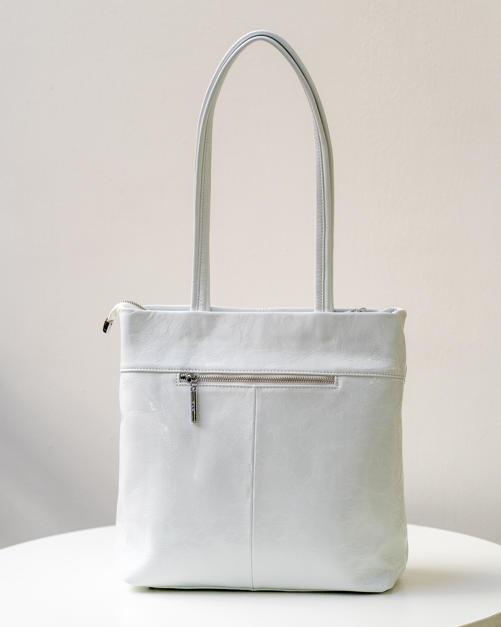 Сумка женская из кожи/битой лак белая, модель C 0929 y/шопер Сумка женская из кожи/битой лак белая, модель C 0929 y/шопер